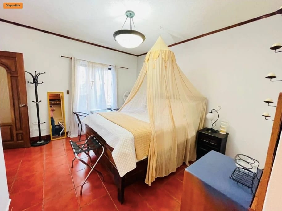 Amplia casa de 5 dormitorios en zona 10 , fuera de garita — Casa en Venta en Zona 10, Guatemala, Ciudad — foto 14 de 17