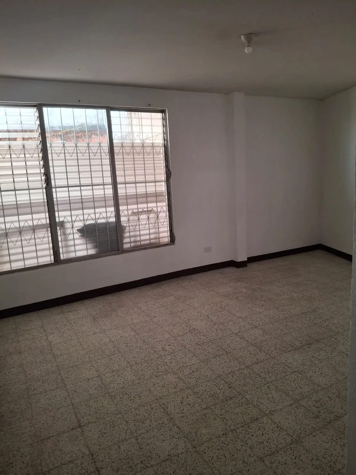 Apartamento de 2 Niveles - Fuera de Garita - Kaminal Juyú I Zona 7 — Apartamento en Alquiler en Zona 7, Guatemala, Ciudad — foto 4 de 14