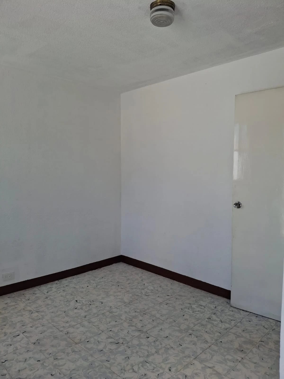 Apartamento de 2 Niveles - Fuera de Garita - Kaminal Juyú I Zona 7 — Apartamento en Alquiler en Zona 7, Guatemala, Ciudad — foto 10 de 14
