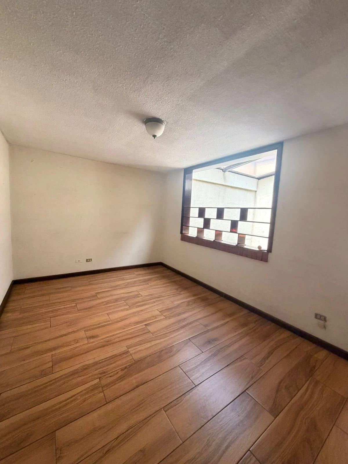 Casa en Alquiler en Condominio la Pradera Zona 10 — Casa en Alquiler en Zona 10, Guatemala, Ciudad — foto 3 de 17