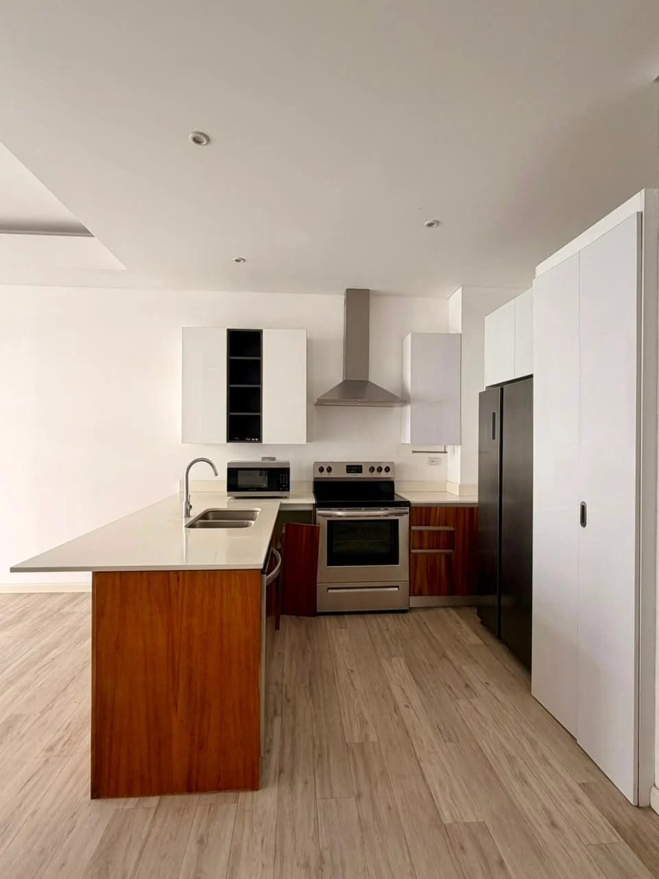 Apartamento en Alquiler - Lirios de Cayalá I Zona 16 — Apartamento en Alquiler en Zona 16, Guatemala, Ciudad — foto 3 de 13