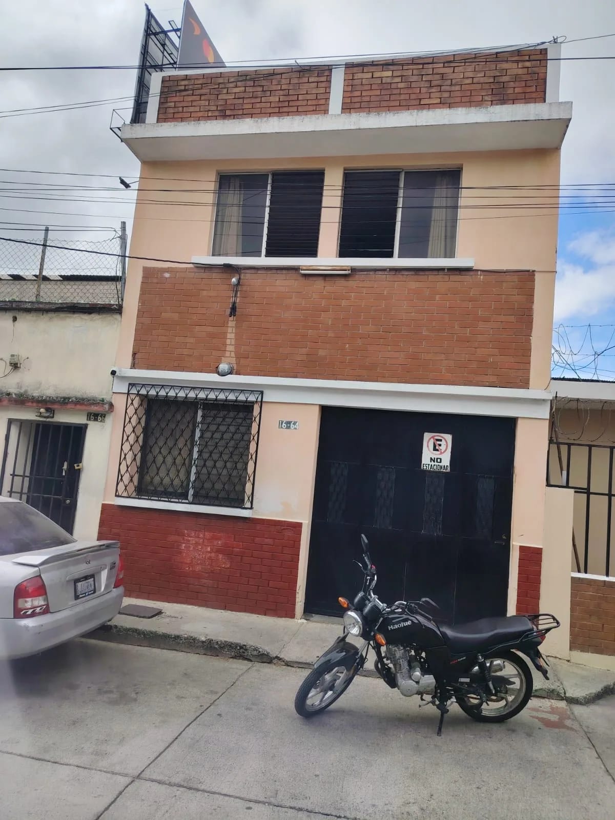 Casa en Venta - Fuera de Garita - Zona 6 — Casa en Venta en Zona 6, Guatemala, Ciudad — foto 1 de 13