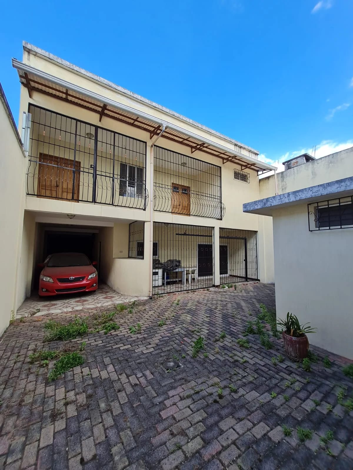 Casa en Venta - Fuera de Garita - Colonia Roosevelt Zona 11 — Casa en Venta en Zona 11, Guatemala, Ciudad — foto 1 de 13