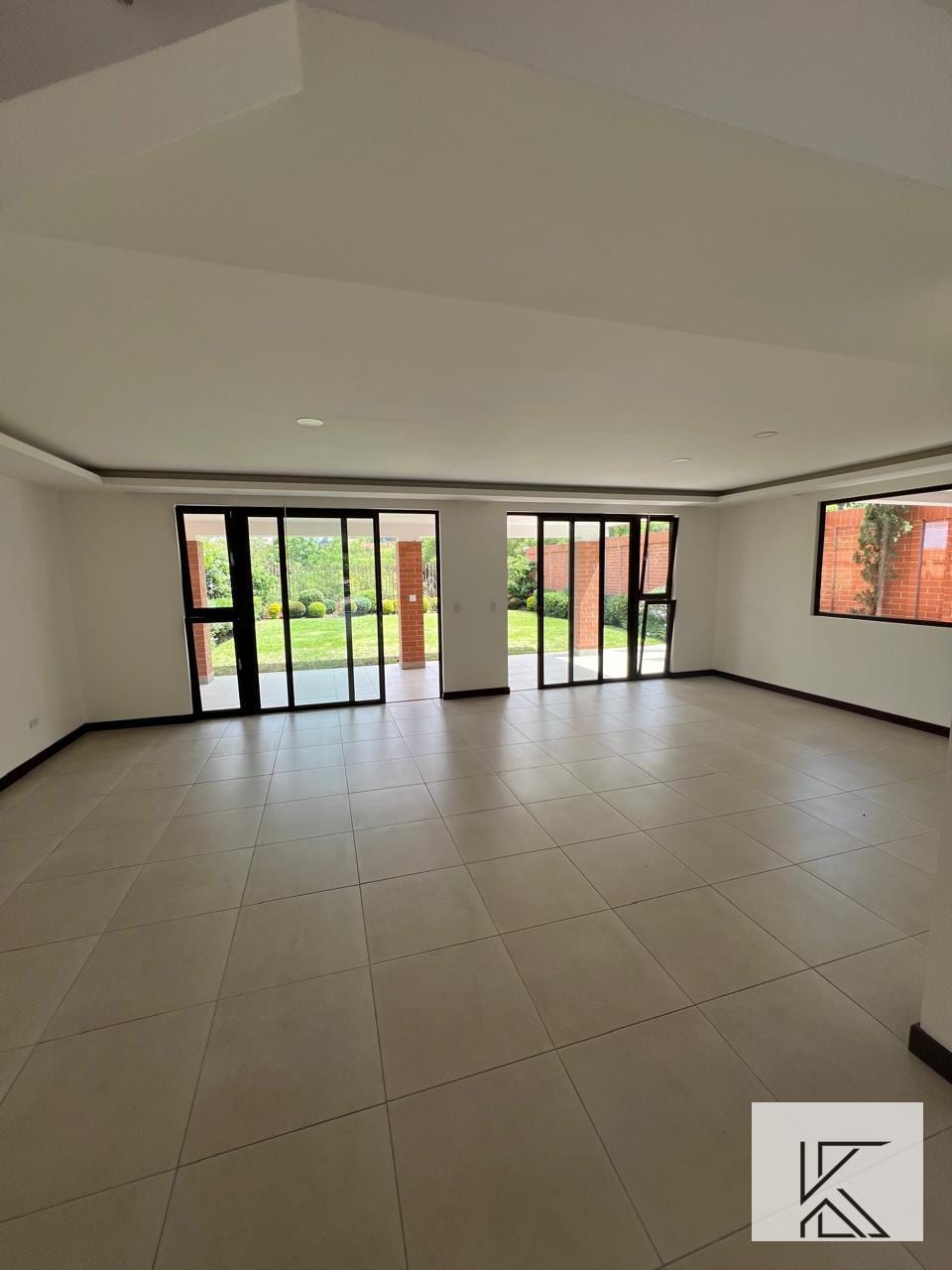 Espectacular residencia en Condominio Camelias, Km 15 Carretera a El Salvador — Casa en Alquiler en km 11-15, Carretera a El Salvador, Guatemala, Ciudad — foto 2 de 17
