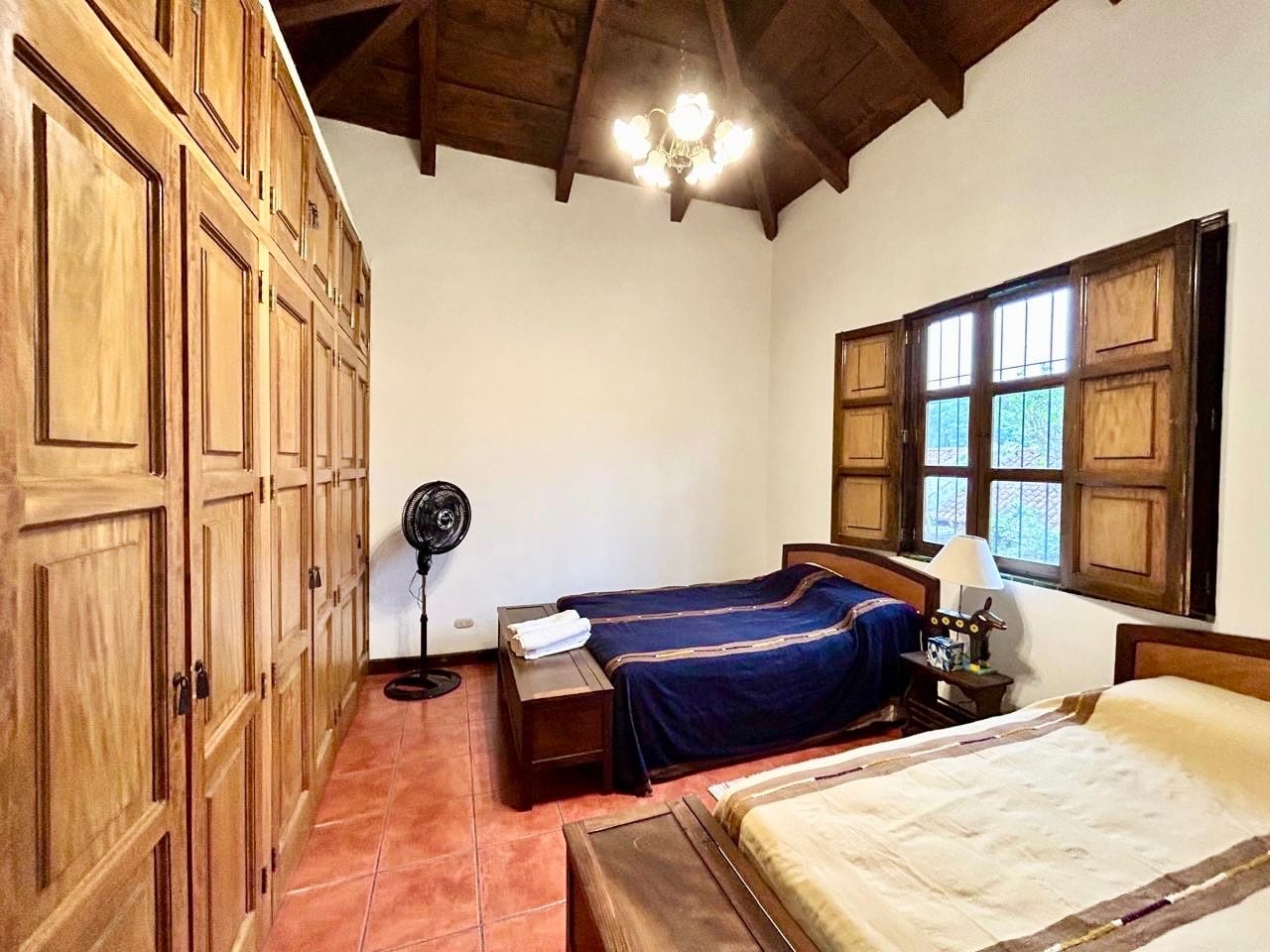 VENDO Linda y Amplia Casa a Pasos del Casco de Antigua (copia) — Casa en Venta en Antigua, Sacatepéquez — foto 7 de 13