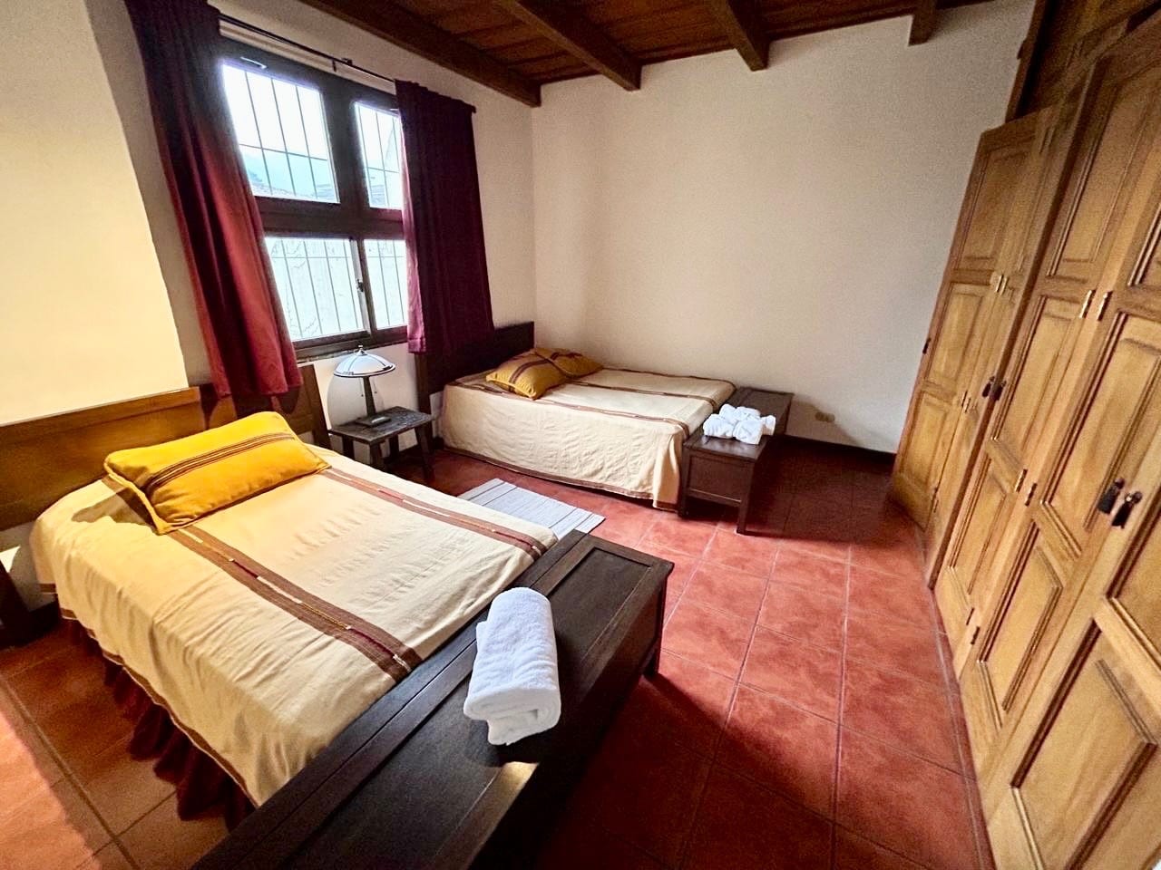 VENDO Linda y Amplia Casa a Pasos del Casco de Antigua (copia) — Casa en Venta en Antigua, Sacatepéquez — foto 8 de 13