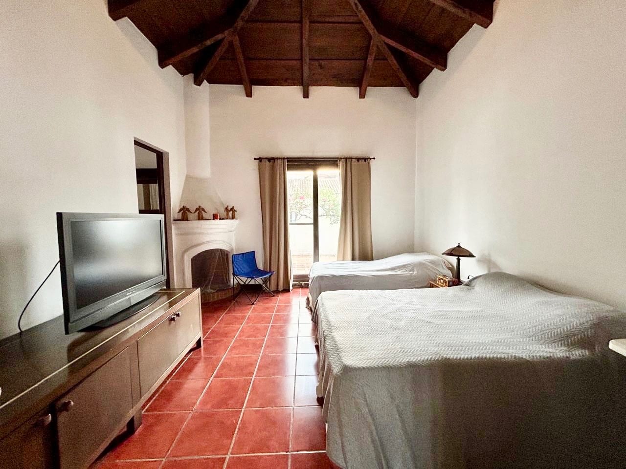 VENDO Linda y Amplia Casa a Pasos del Casco de Antigua (copia) — Casa en Venta en Antigua, Sacatepéquez — foto 9 de 13