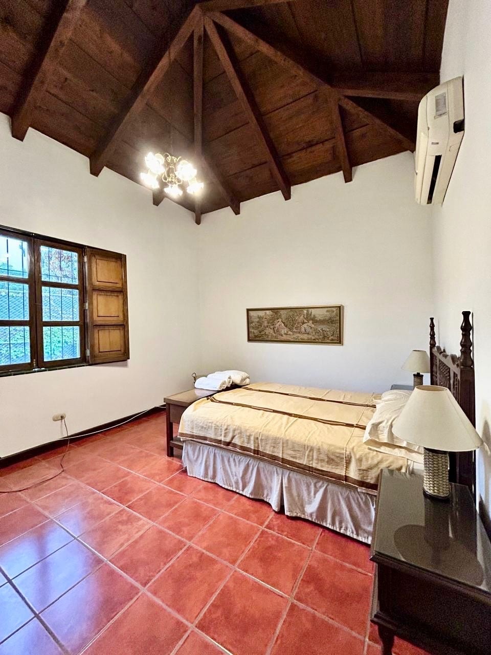 VENDO Linda y Amplia Casa a Pasos del Casco de Antigua (copia) — Casa en Venta en Antigua, Sacatepéquez — foto 10 de 13