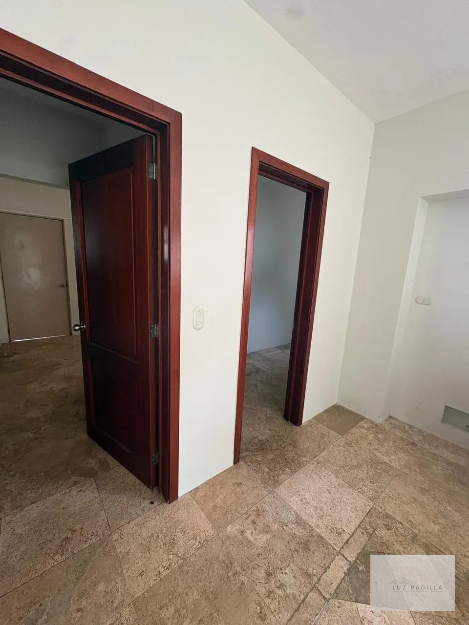 Salida a lavanderia y Alacena — Casa amplia en alquiler en Portal del Bosque 2 — Casa en Alquiler en Portal del Bosque II, Carretera a El Salvador, Guatemala, Ciudad — foto 7 de 17