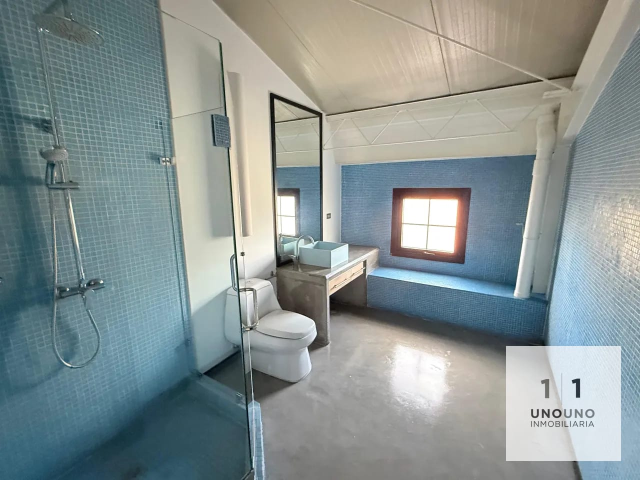 baño principal — Loft en alquiler en 4 Grados Norte — Apartamento en Alquiler en Zona 4, Guatemala, Ciudad — foto 9 de 12
