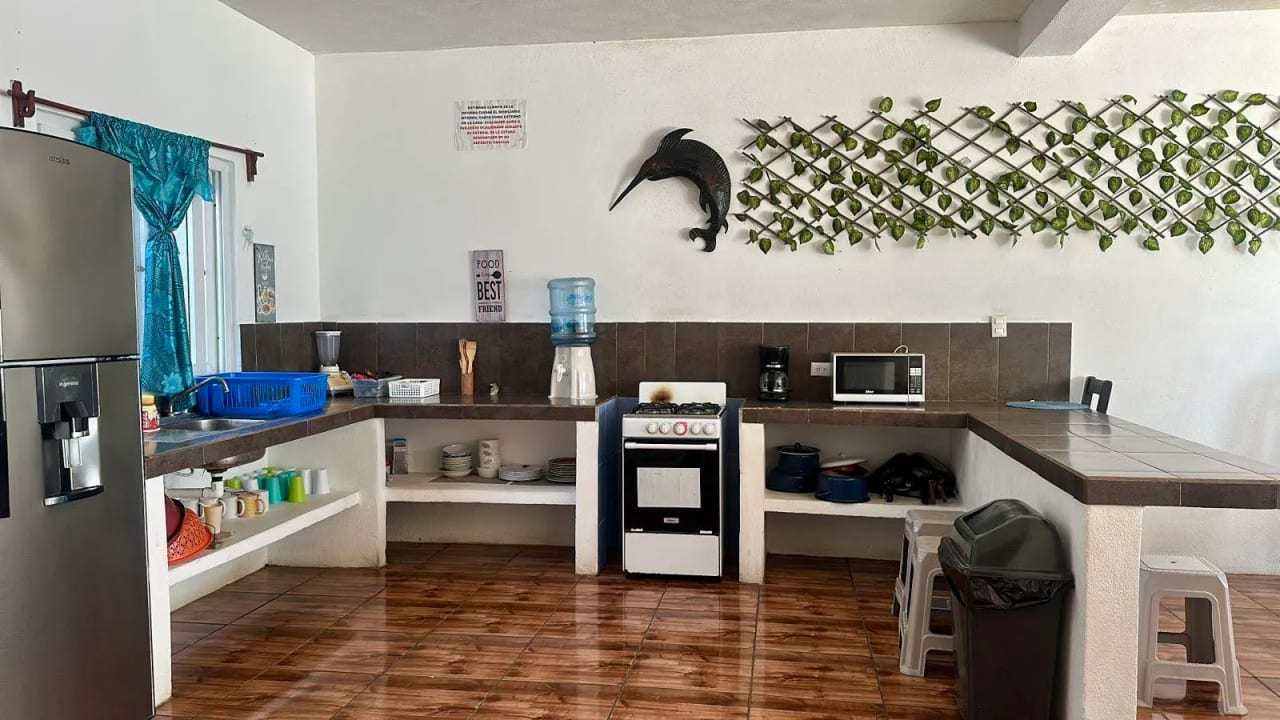 CASA FRENTEA AL MAR EN VENTA EN MONTERRICO — Casa vacacional en Venta en Monterrico, Santa Rosa — foto 4 de 8