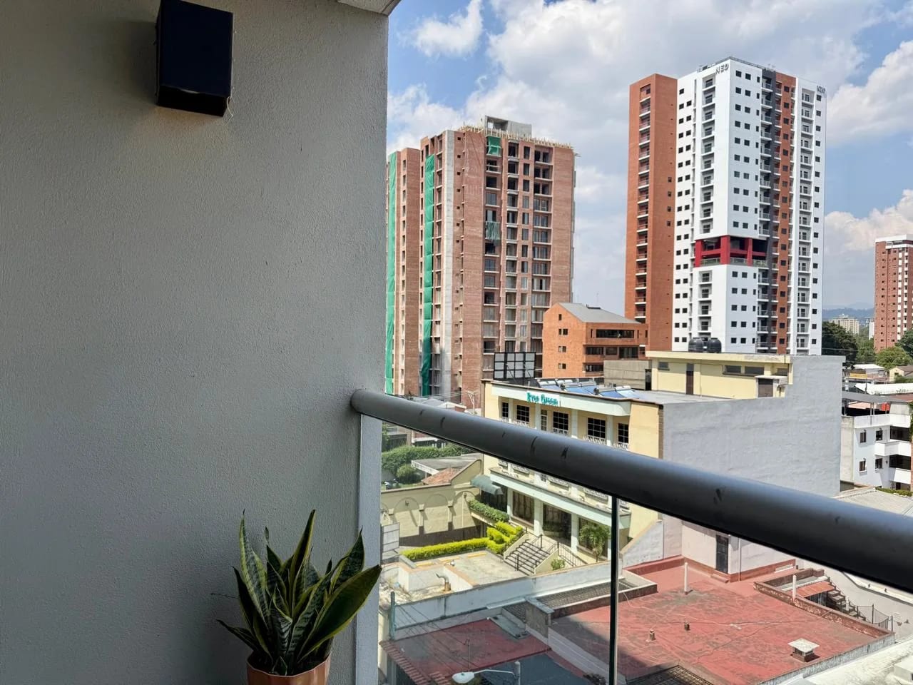 APARTAMENTO AMUEBLADO EN VENTA EN ZONA 10 CITY HAUS — Apartamento en Venta en City Haus, Zona 10, Guatemala, Ciudad — foto 4 de 17