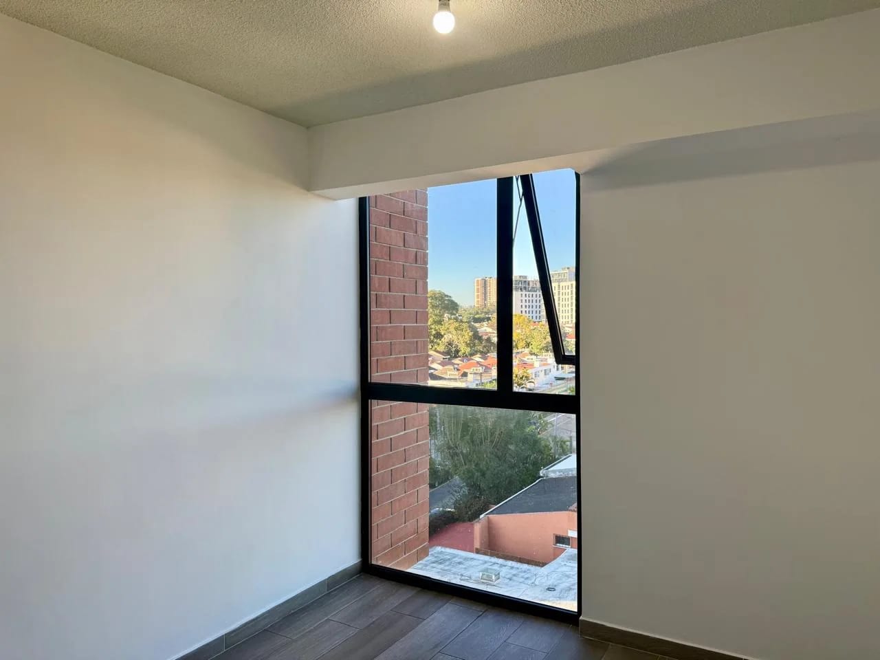 Apartamento Amueblado y Equipado en Venta — Apartamento en Venta en Aralia Mariscal, Zona 11, Guatemala, Ciudad — foto 8 de 17