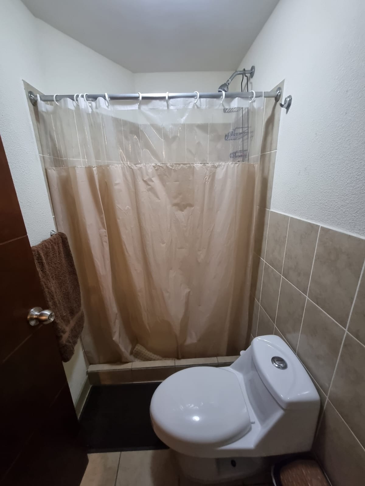Linda y amplia casa en renta en el km 16.5 De Carretera a El Salvador — Casa en Alquiler en Bosques de Arrazola, Carretera a El Salvador, Guatemala, Ciudad — foto 5 de 13