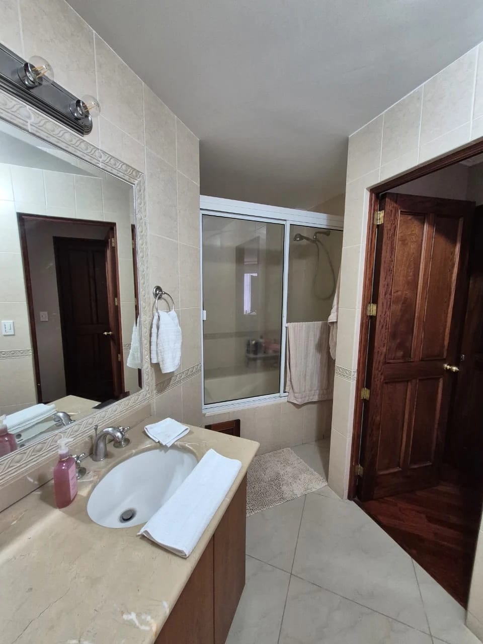 Apartamento amueblado en renta!! Excelente ubicación de la zona 14 — Apartamento en Alquiler en Real de Las Américas, Zona 14, Guatemala, Ciudad — foto 12 de 17