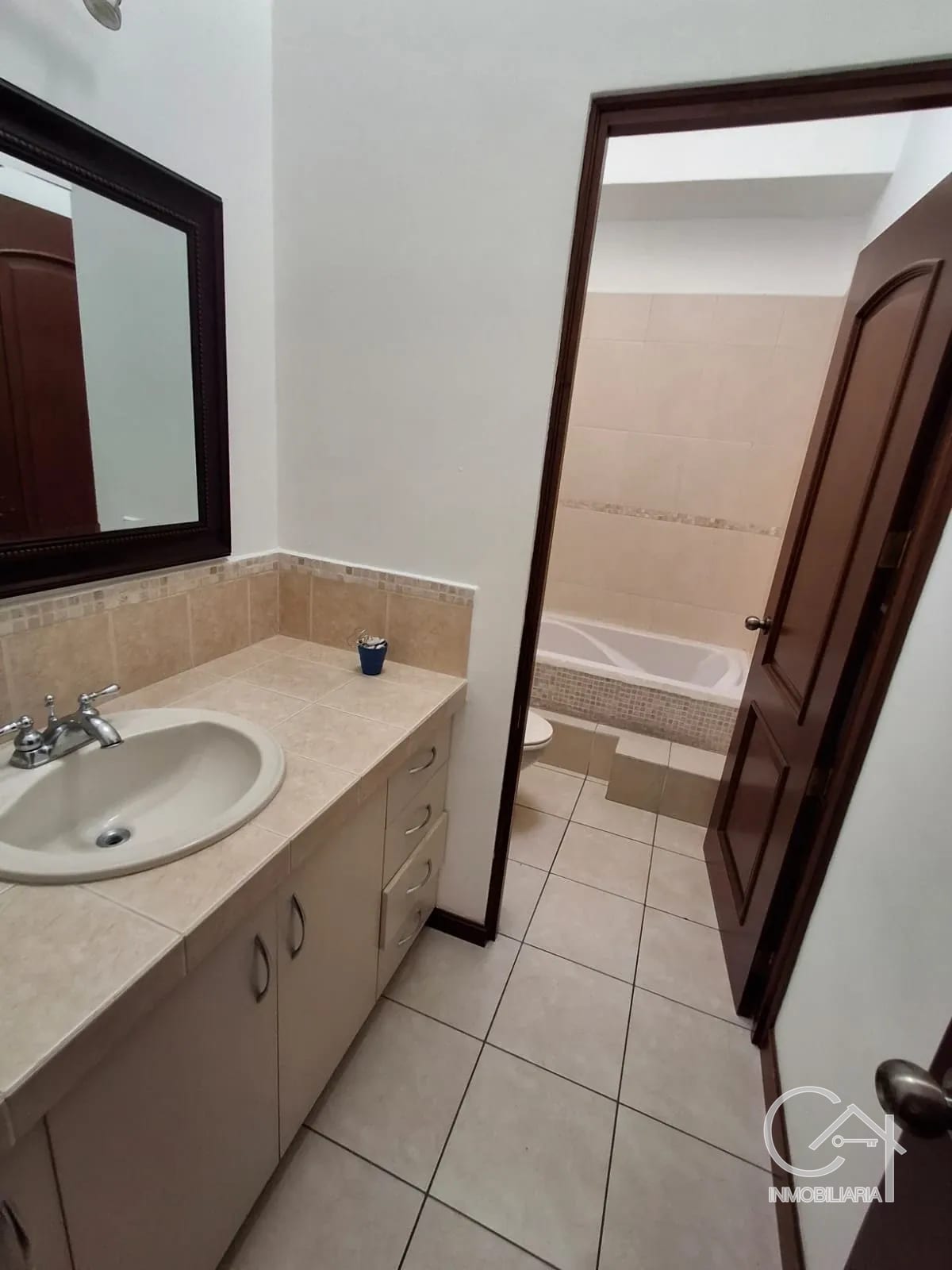 🏡 Casa en Venta –San Cristóbal B4 — Casa en Venta en Zona 8 Mixco, Guatemala, Ciudad — foto 2 de 15