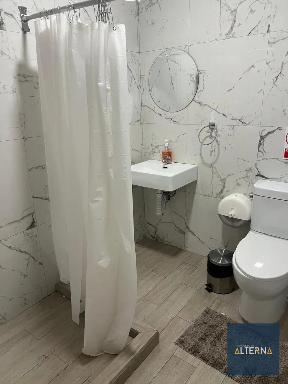 Aparta-estudio Amueblado en Renta en Zona 10 — Apartamento en Alquiler en Zona 10, Guatemala, Ciudad — foto 1 de 4