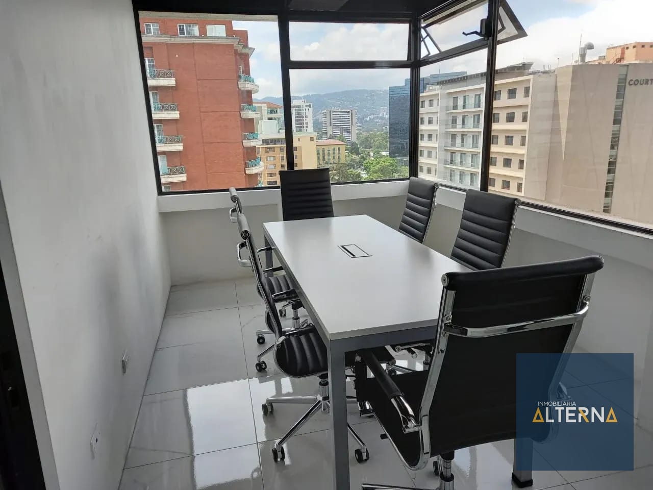 Oficina Estilo Co Working en Renta en zona 10 — Oficina en Alquiler en Zona 10, Guatemala, Ciudad — foto 5 de 7