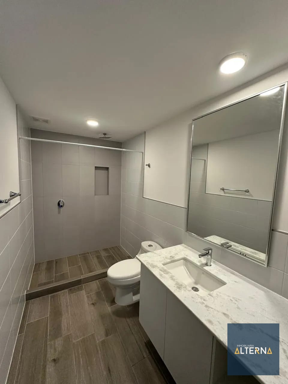 Apartamento en Venta Zona 14 primer nivel con jardin — Apartamento en Venta en Zona 14, Guatemala, Ciudad — foto 7 de 10