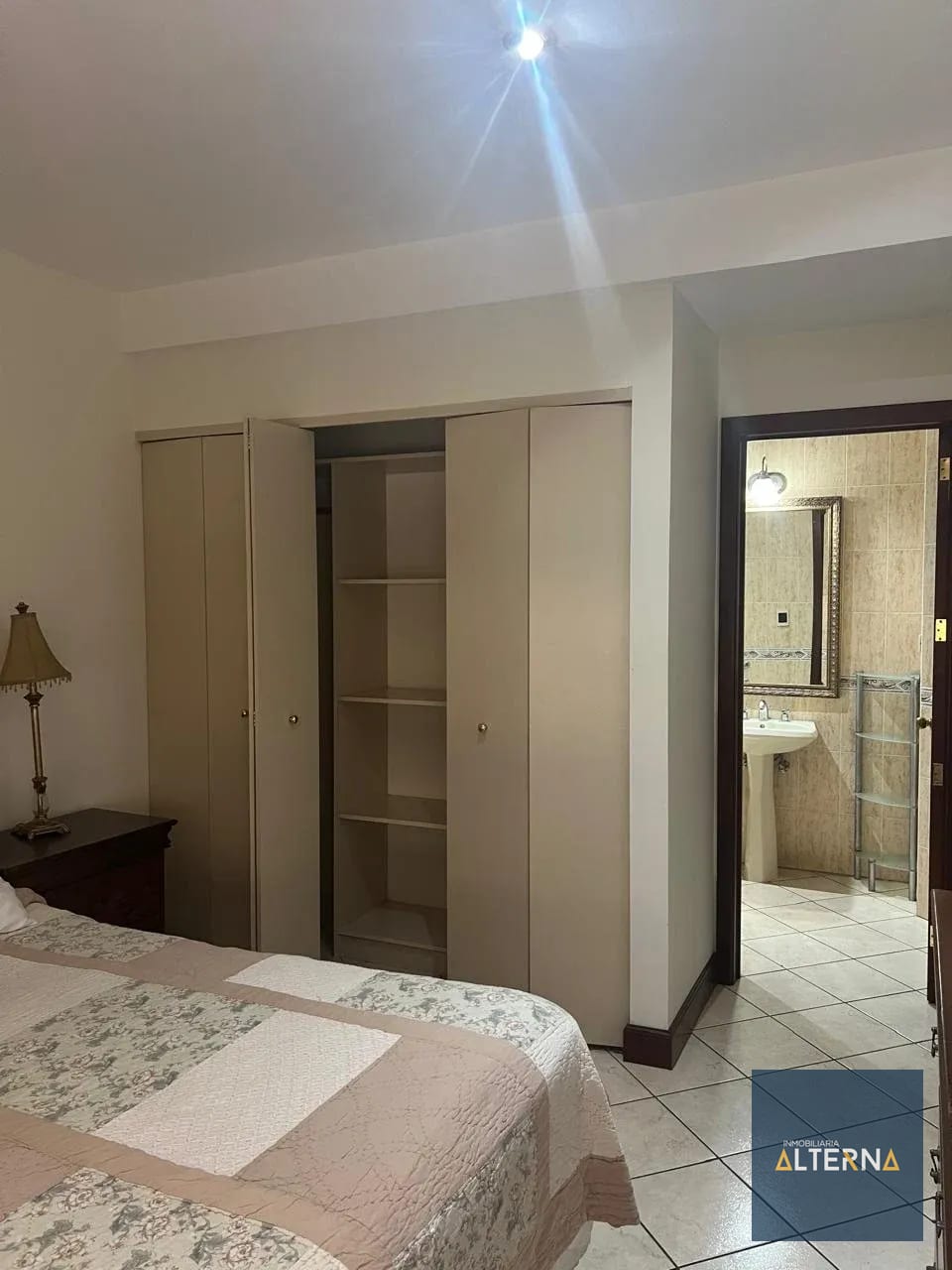 Apartamento en Renta Amueblado y Equipado Zona 10 — Apartamento en Alquiler en Zona 10, Guatemala, Ciudad — foto 9 de 11