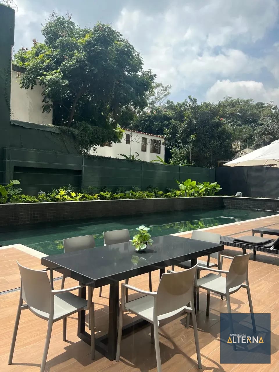 Apartamento en renta en el mejor sector de zona 10 EDIFICIO ATARAH — Apartamento en Alquiler en Zona 10, Guatemala, Ciudad — foto 6 de 13