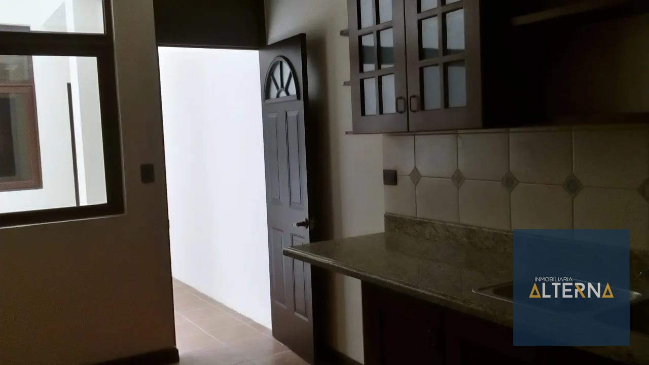 Apartamento de Primer Nivel con Jardin en Renta Zona 16 Kanajuyu a 5 M — Apartamento en Alquiler en Zona 16, Guatemala, Ciudad — foto 3 de 16