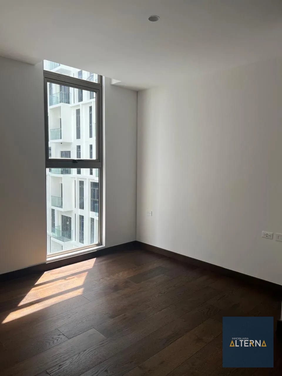 Apartamento en renta zona 10 EDIFICIO ATARAH — Apartamento en Alquiler en Zona 10, Guatemala, Ciudad — foto 1 de 16