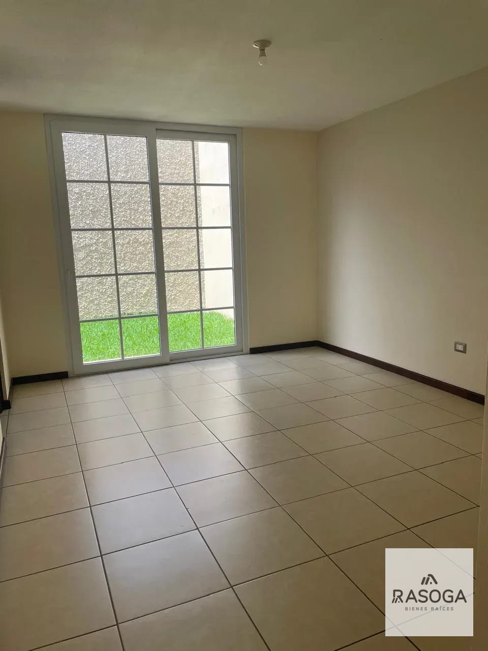 VENDO BELLA CASA ENTRADA OLMECA DE OPORTUNIDAD G A N G A MUDATE YA!! POR TRASLADO — Casa en Venta en km 16-20, Carretera a El Salvador, Guatemala, Ciudad — foto 4 de 9