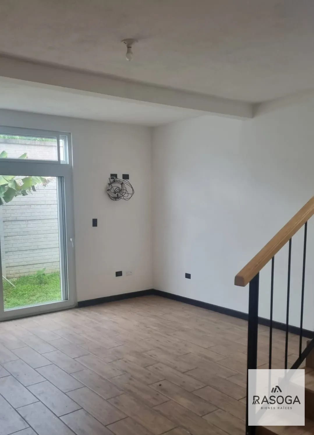 Sala — Rento Linda Casa en Zona 15 — Casa en Alquiler en La Trinidad, Zona 15, Guatemala, Ciudad — foto 1 de 12