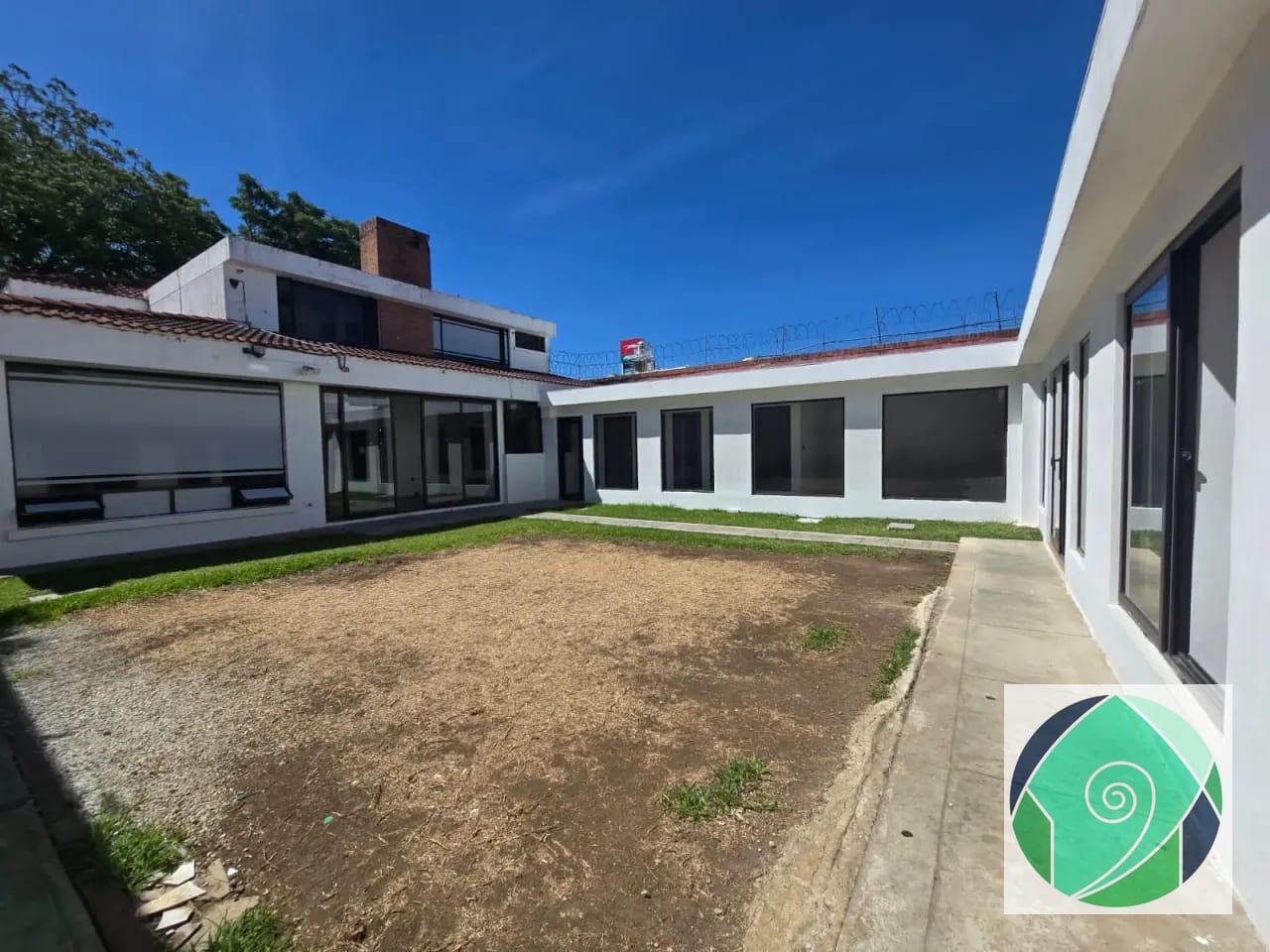 Alquiler propiedad ideal COLEGIO km 19.7 Carr a El Salvador (copia) — Casa en Alquiler en Carretera a El Salvador, Guatemala, Ciudad — foto 1 de 16