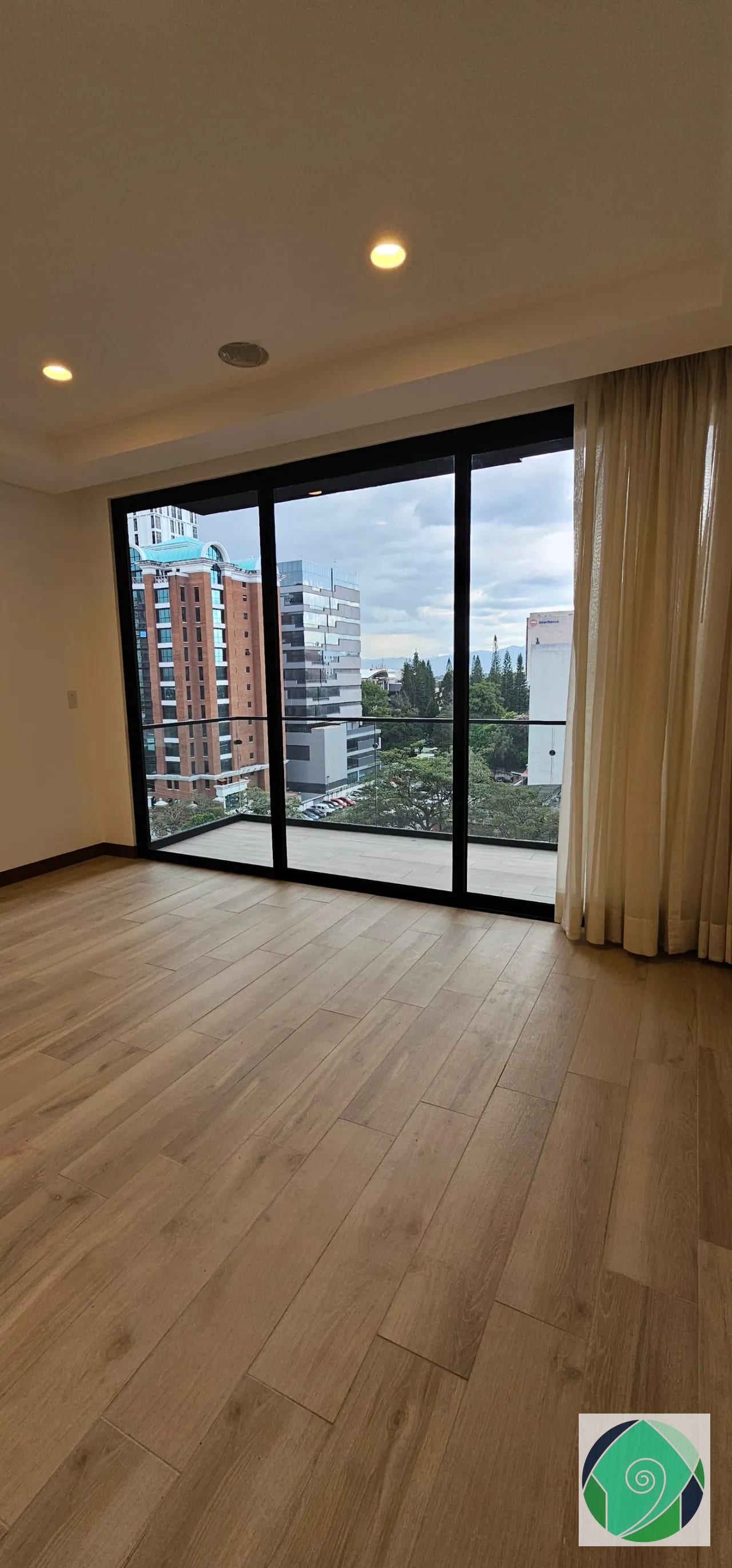 Alquiler Apartamento de 2 Habitaciones en Ferré 10, Z10 — Apartamento en Alquiler en Ferré Diez, Zona 10, Guatemala, Ciudad — foto 2 de 17