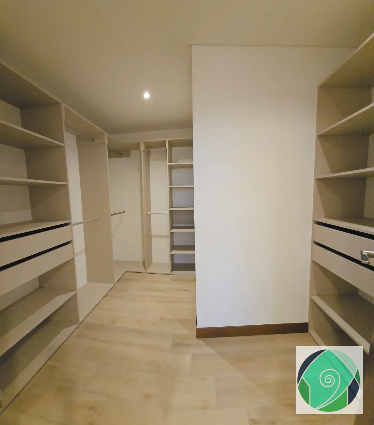 Alquiler Apartamento de 2 Habitaciones en Ferré 10, Z10 — Apartamento en Alquiler en Ferré Diez, Zona 10, Guatemala, Ciudad — foto 14 de 17