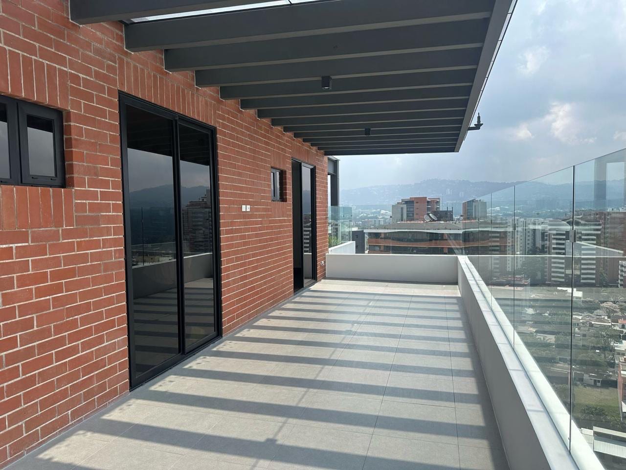 Espectacular Penthouse en Venta - Renta zona 14 — Apartamento en Alquiler en Vistana, Zona 14, Guatemala, Ciudad — foto 1 de 4