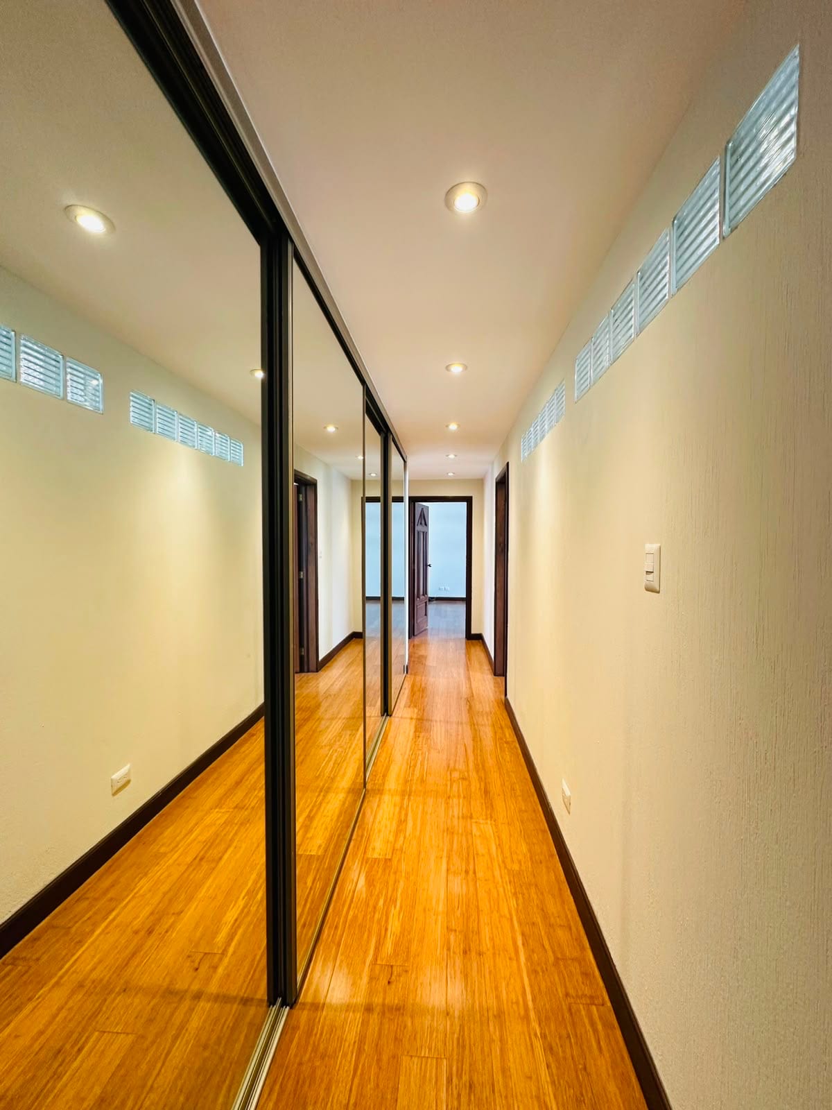 Espectacular apartamento en venta zona 10 — Apartamento en Venta en Zona 10, Guatemala, Ciudad — foto 3 de 8