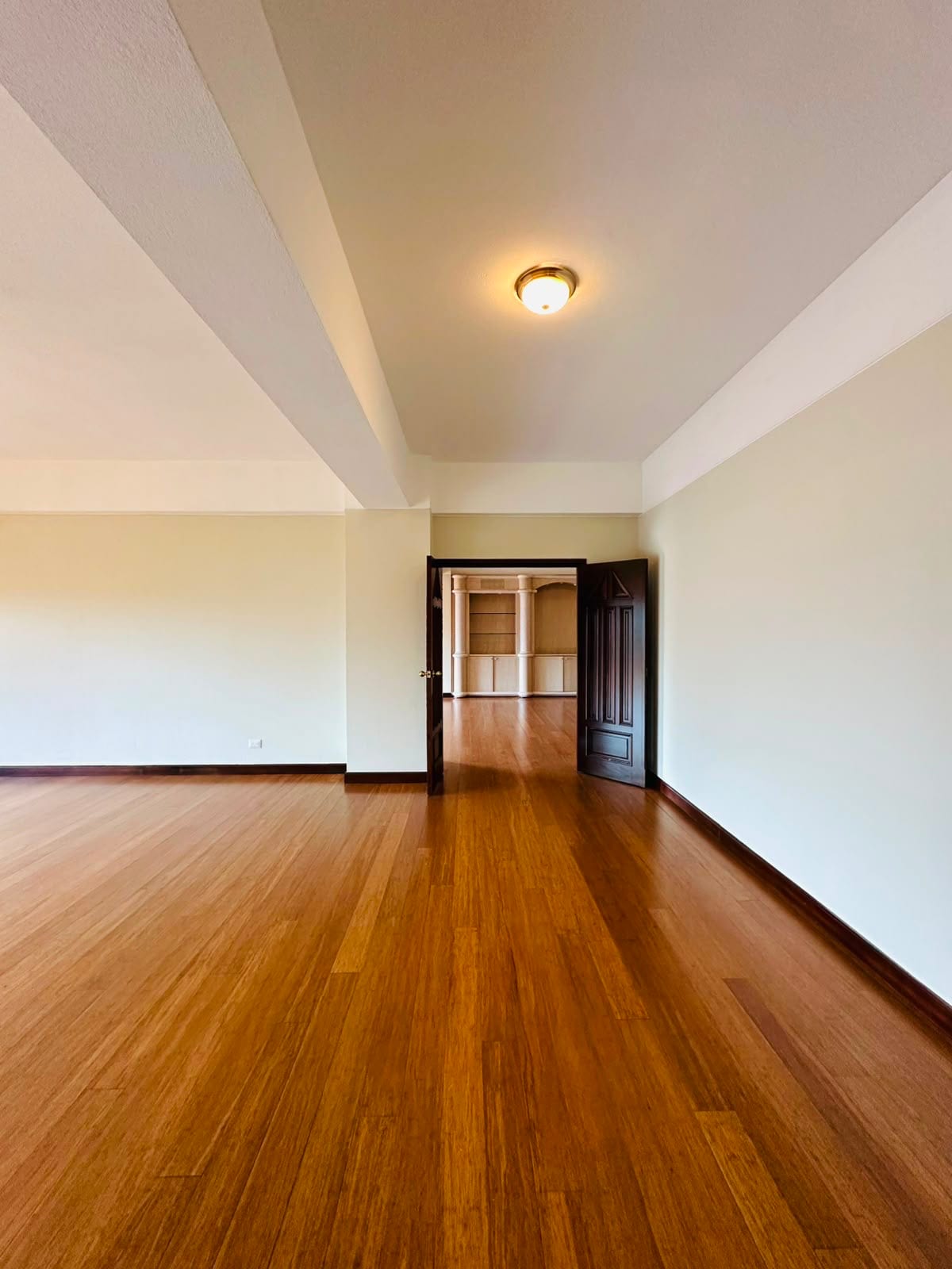 Espectacular apartamento en venta zona 10 — Apartamento en Venta en Zona 10, Guatemala, Ciudad — foto 4 de 8