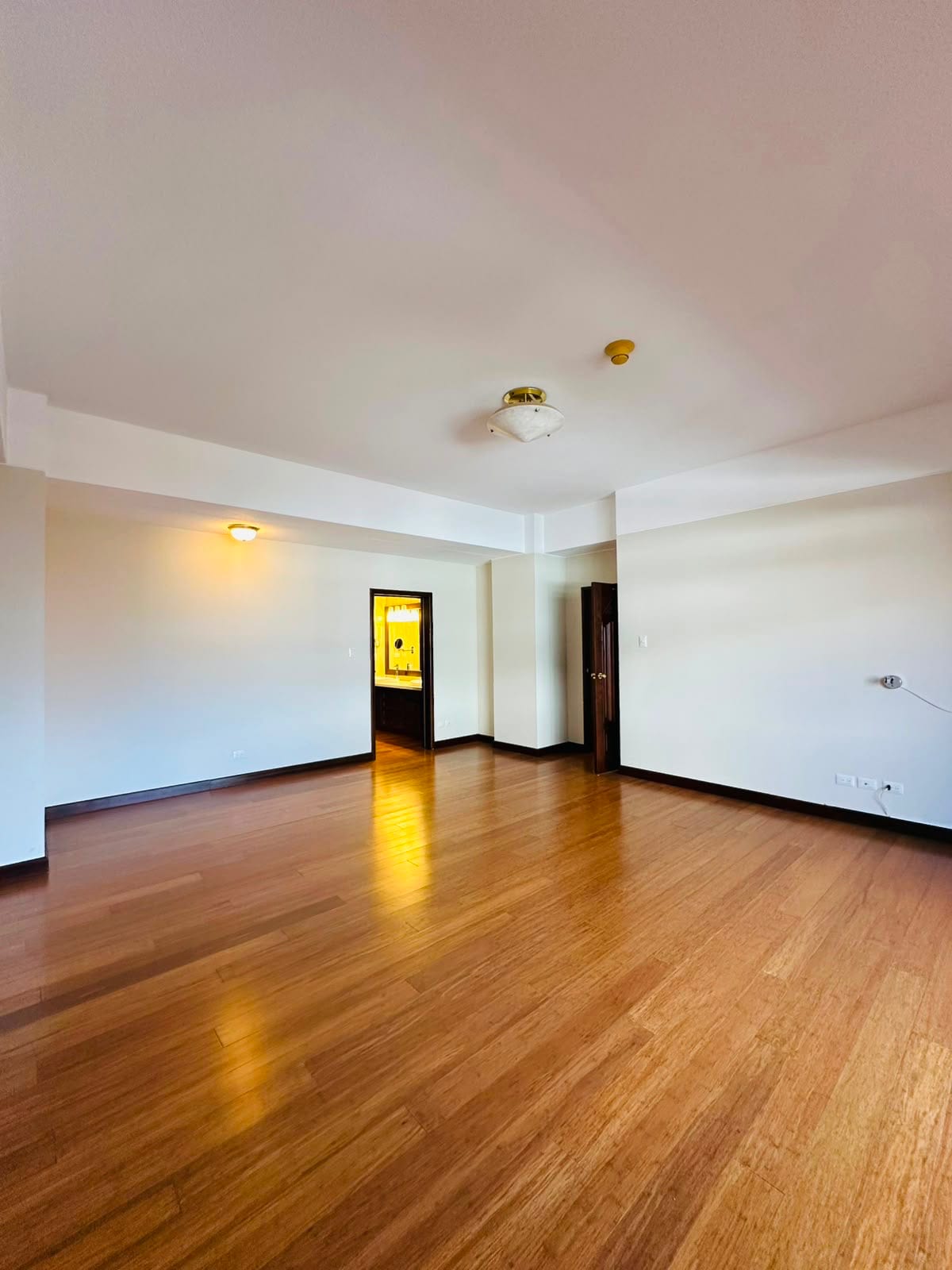 Espectacular apartamento en venta zona 10 — Apartamento en Venta en Zona 10, Guatemala, Ciudad — foto 5 de 8