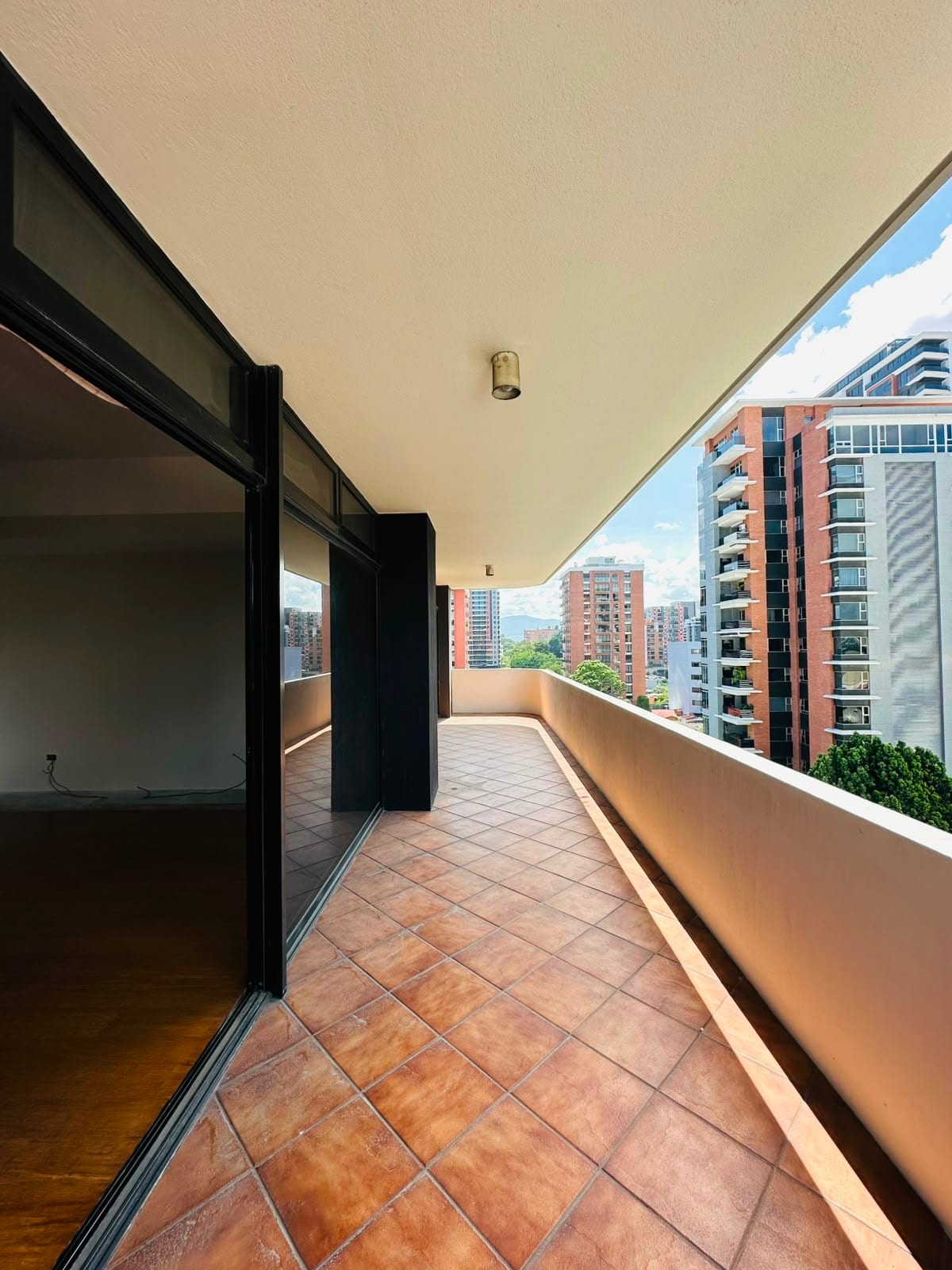 Espectacular apartamento en venta zona 10 — Apartamento en Venta en Zona 10, Guatemala, Ciudad — foto 7 de 8