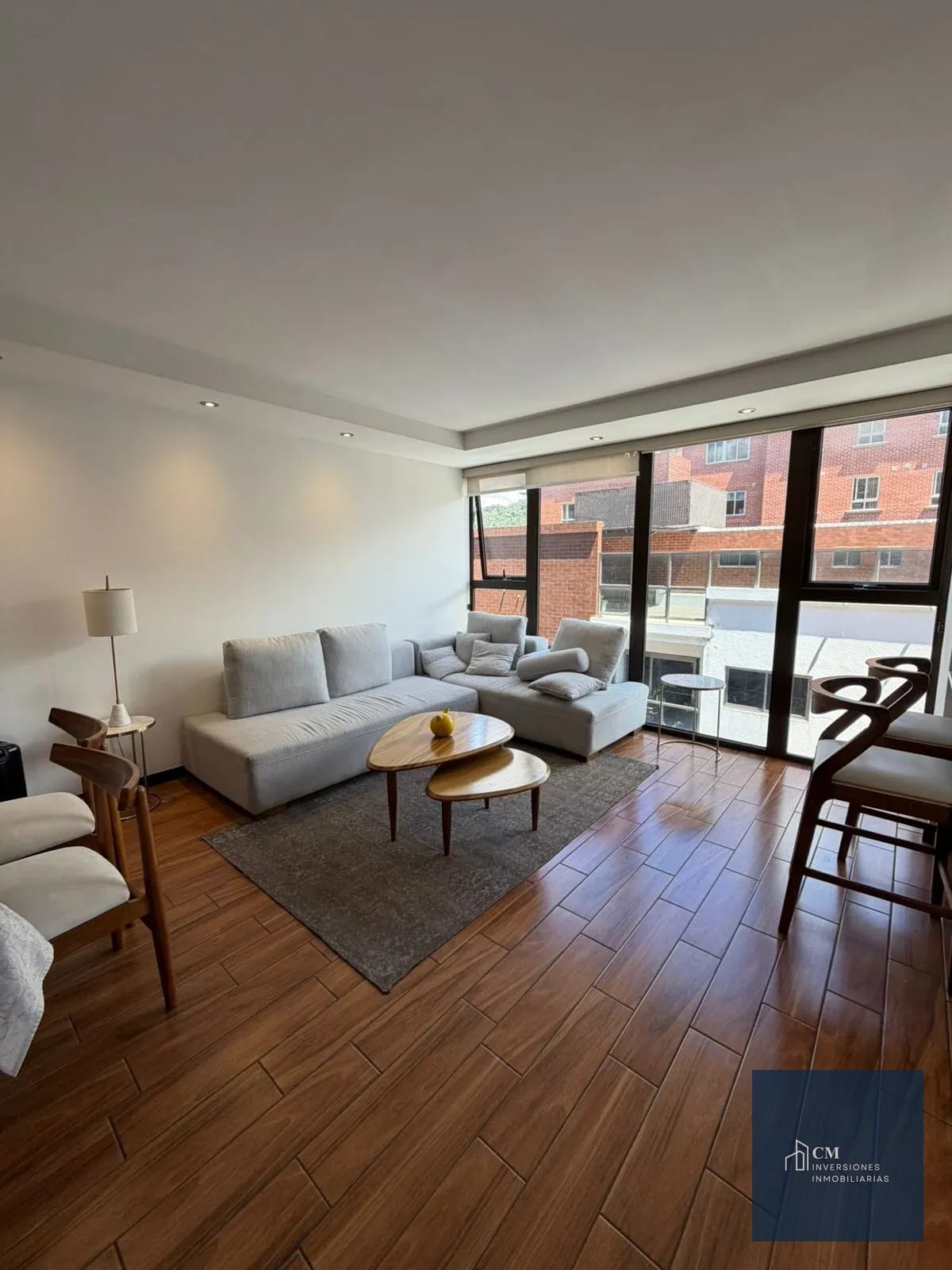Sala — Vive con estilo en Vista Hermosa I: apartamento amueblado en renta Z15 — Apartamento en Alquiler en Vista Hermosa I, Zona 15, Guatemala, Ciudad — foto 2 de 14