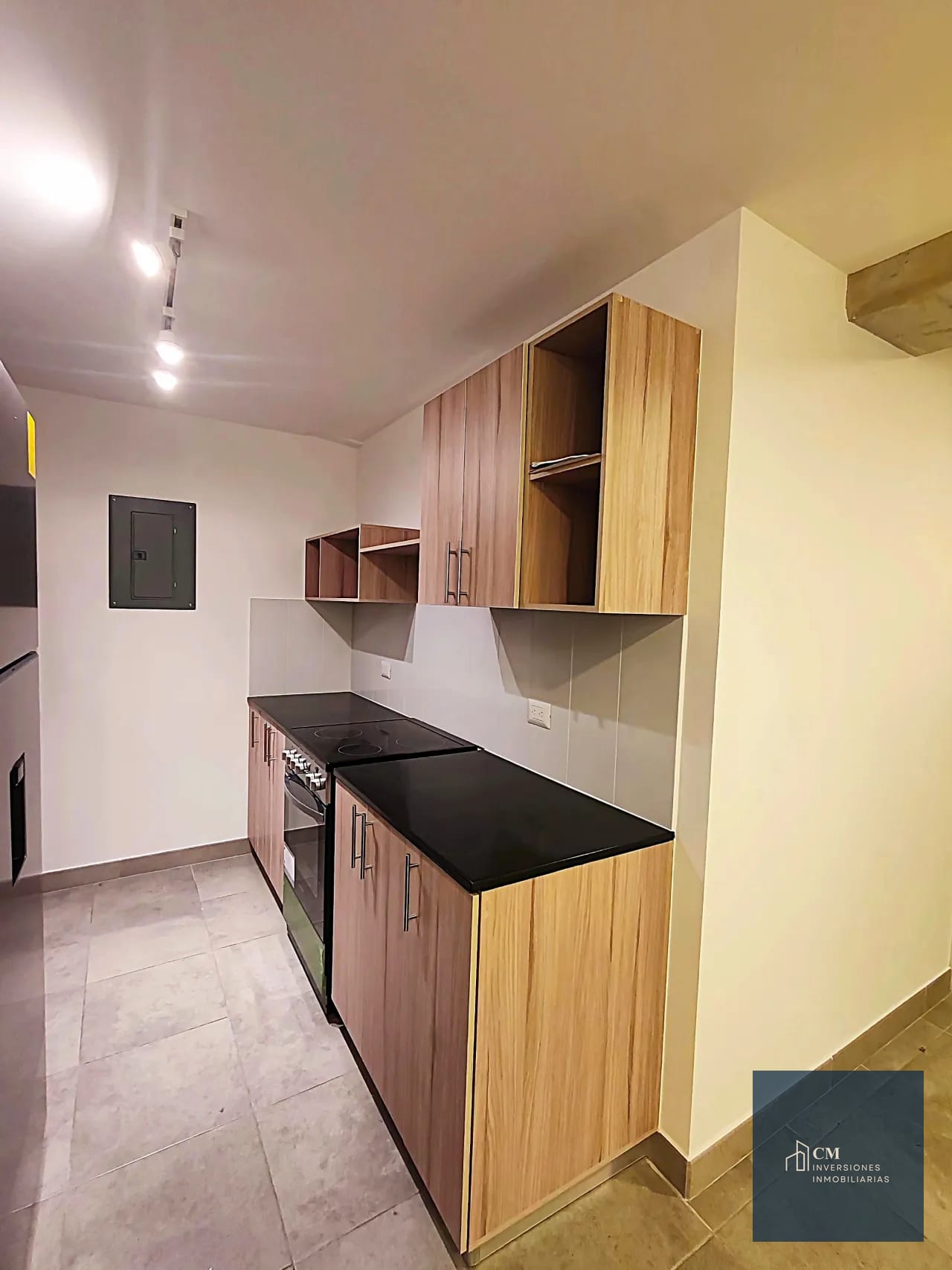 Cocina — Apartamento en Zona 10: ¡Inversión inteligente en Ciudad Vieja! — Apartamento en Venta en Ciudad Vieja, Zona 10, Guatemala, Ciudad — foto 4 de 12