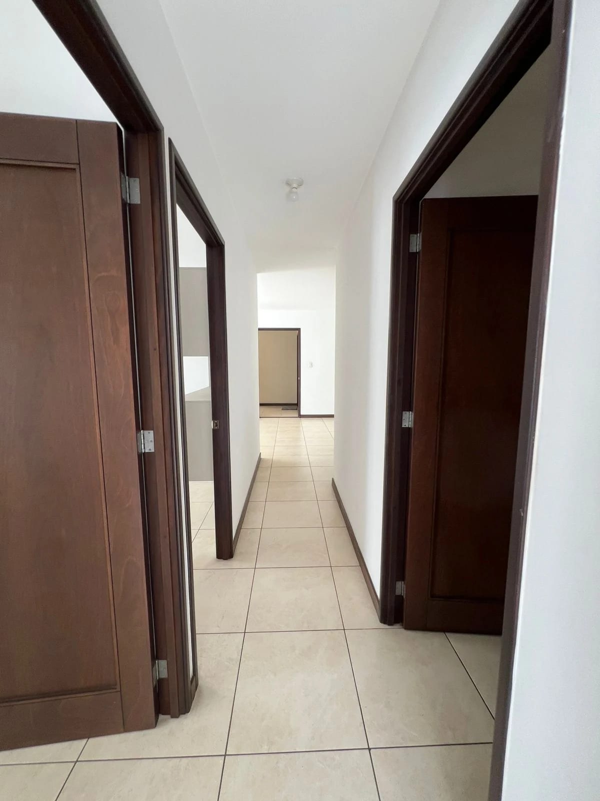 El Pórtico Z7 / Apartamento en Renta de 3 Habitaciones y 2 Parqueos — Apartamento en Alquiler en Zona 7, Guatemala, Ciudad — foto 5 de 13