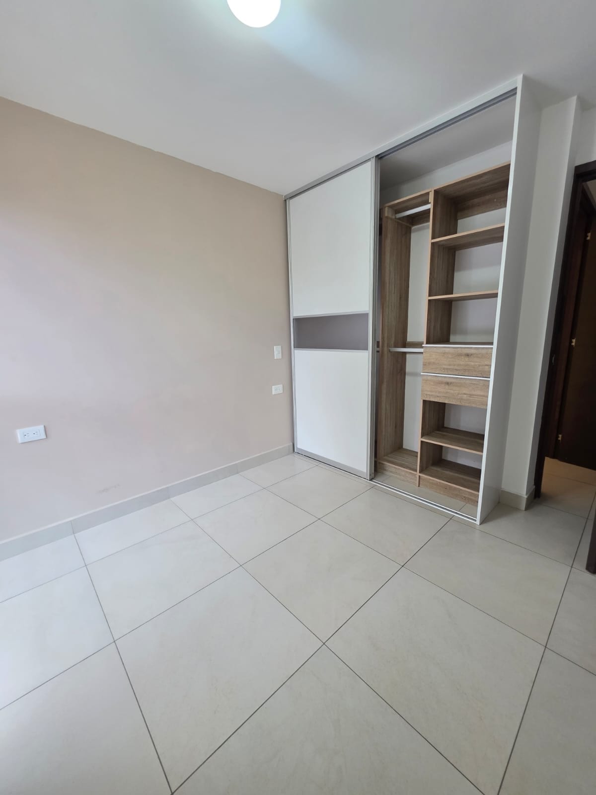 BE14 / Apartamento en Renta de 3 Habitaciones — Apartamento en Alquiler en Be14, Zona 14, Guatemala, Ciudad — foto 7 de 12