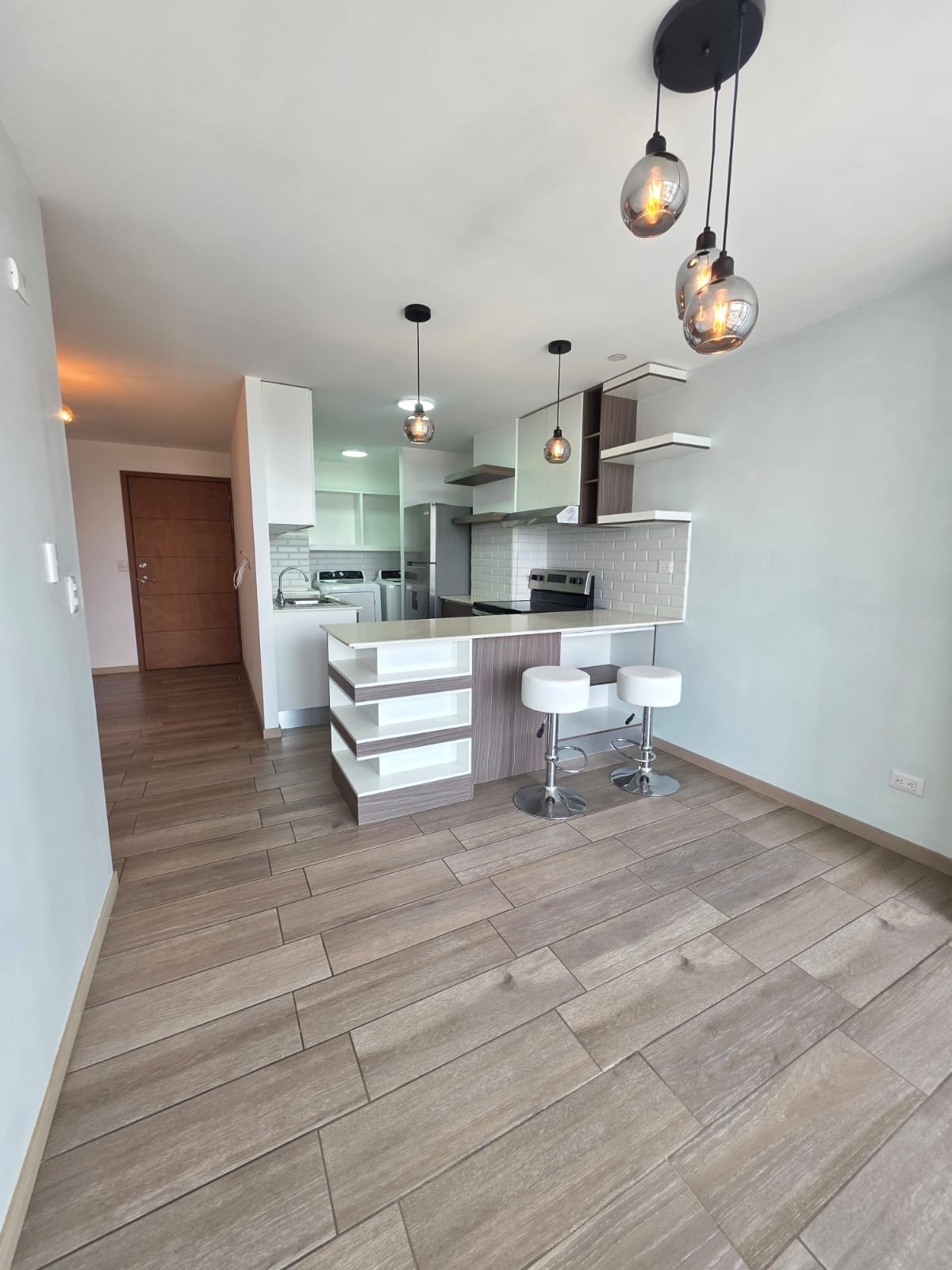 Condado Catorce / Apartamento en Renta de 2 Habitaciones y un Parqueos — Apartamento en Alquiler en Condado La Villa, Zona 14, Guatemala, Ciudad — foto 2 de 11