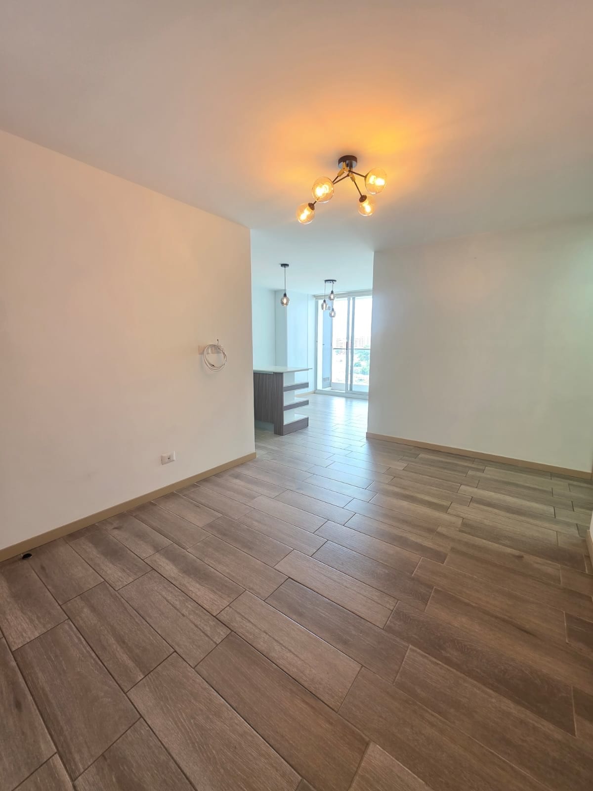 Condado Catorce / Apartamento en Renta de 2 Habitaciones y un Parqueos — Apartamento en Alquiler en Condado La Villa, Zona 14, Guatemala, Ciudad — foto 3 de 11