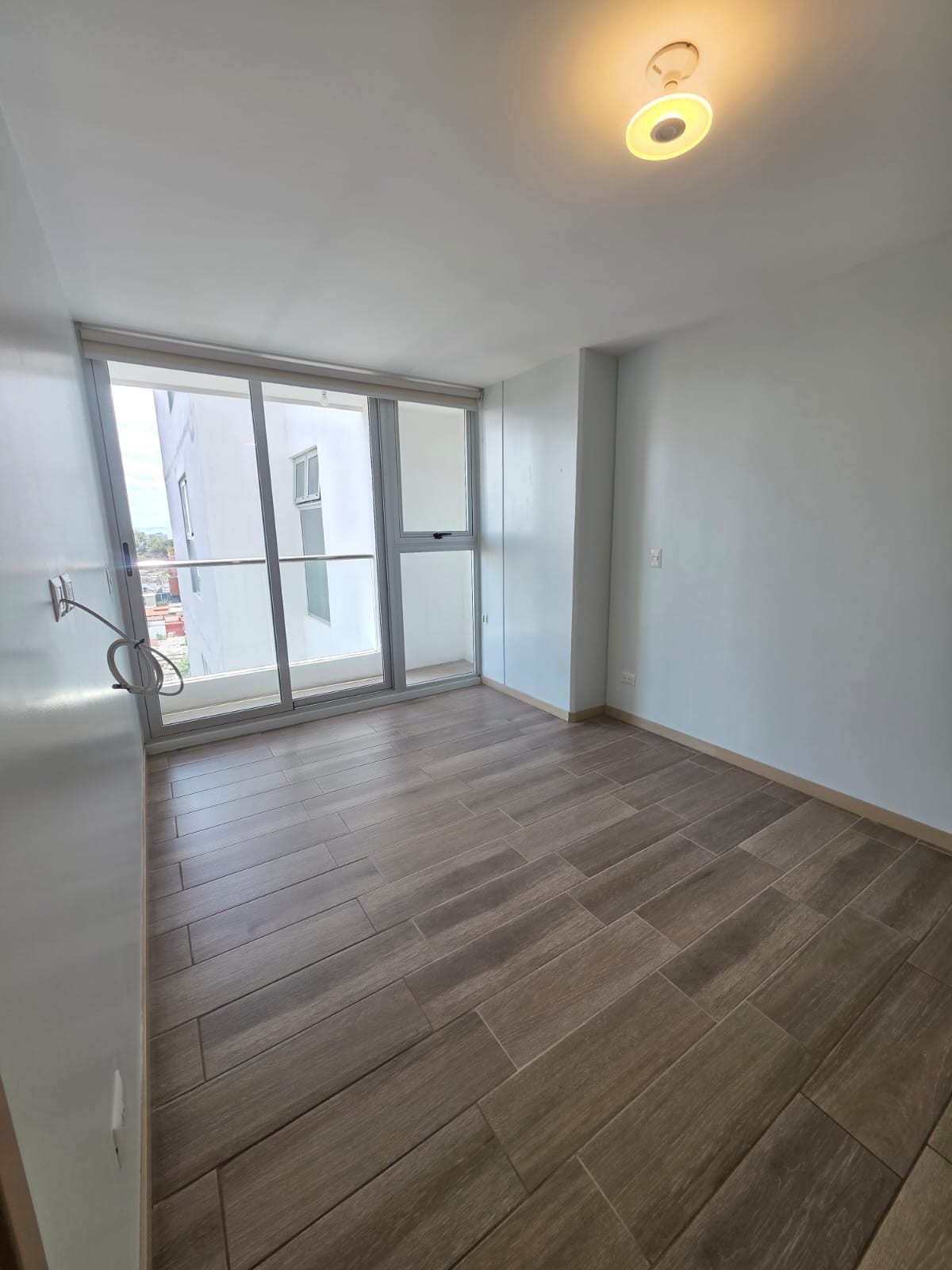 Condado Catorce / Apartamento en Renta de 2 Habitaciones y un Parqueos — Apartamento en Alquiler en Condado La Villa, Zona 14, Guatemala, Ciudad — foto 4 de 11