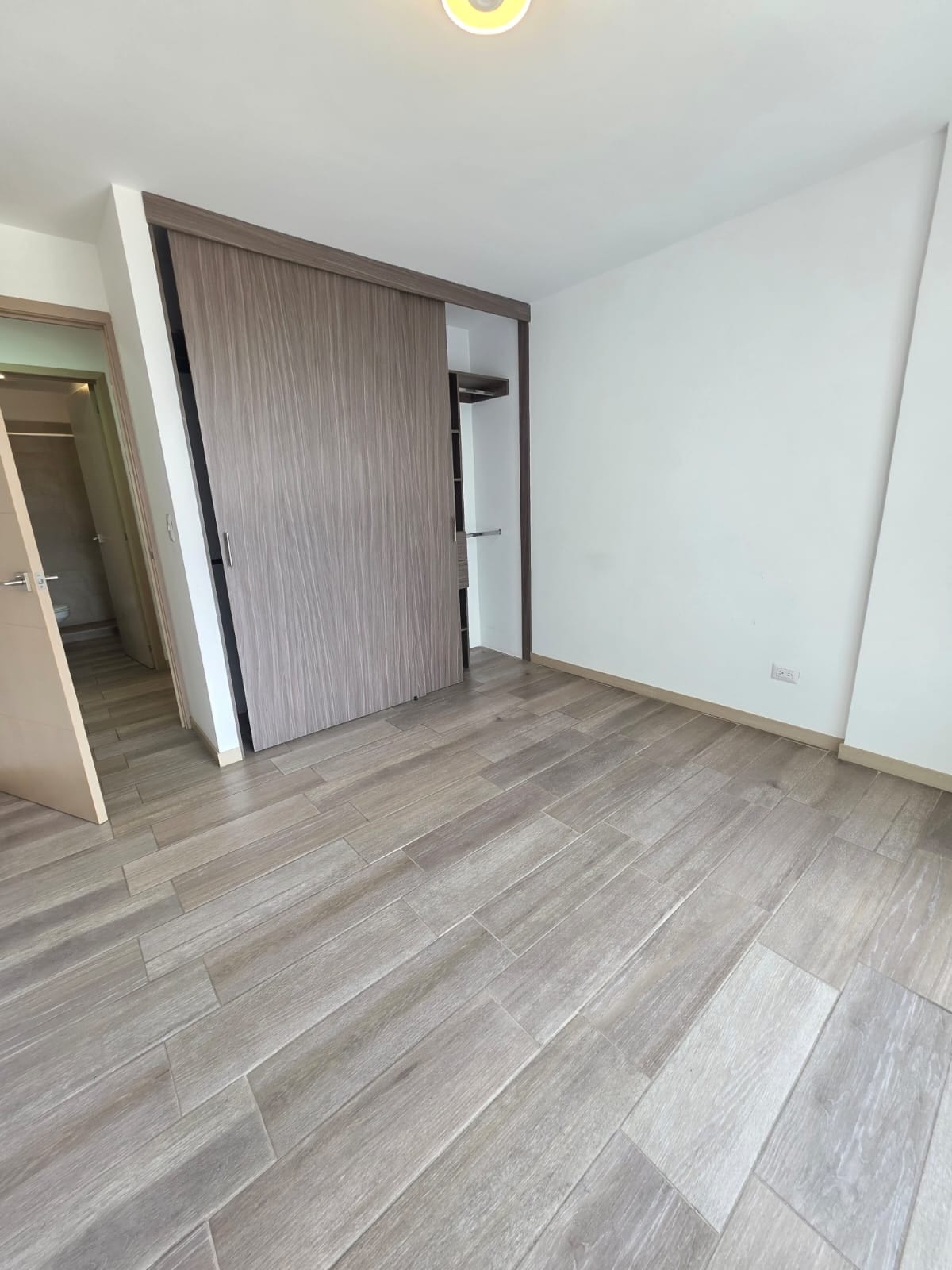 Condado Catorce / Apartamento en Renta de 2 Habitaciones y un Parqueos — Apartamento en Alquiler en Condado La Villa, Zona 14, Guatemala, Ciudad — foto 7 de 11