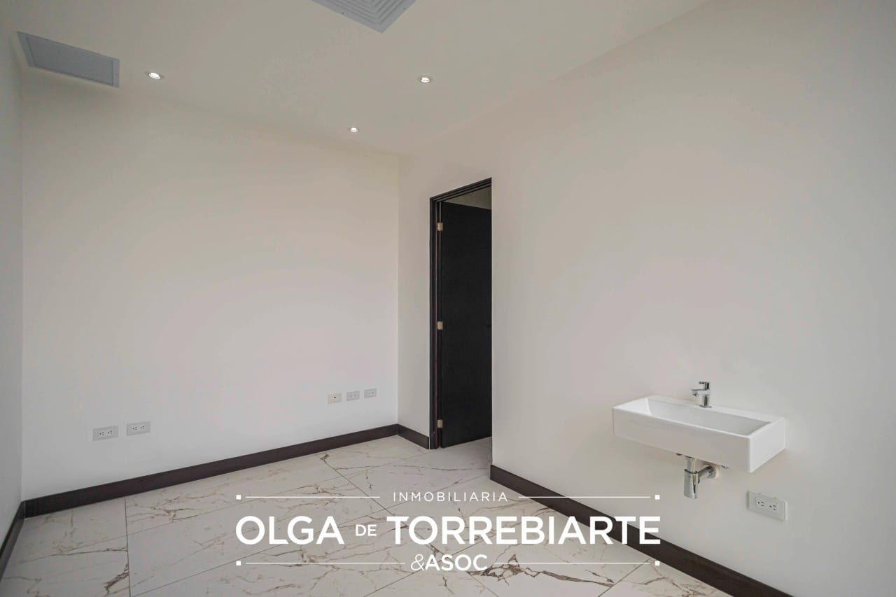 Clínica en Renovati, Zona 10 — Clínica en Alquiler en Renovati, Zona 10, Guatemala, Ciudad — foto 5 de 5