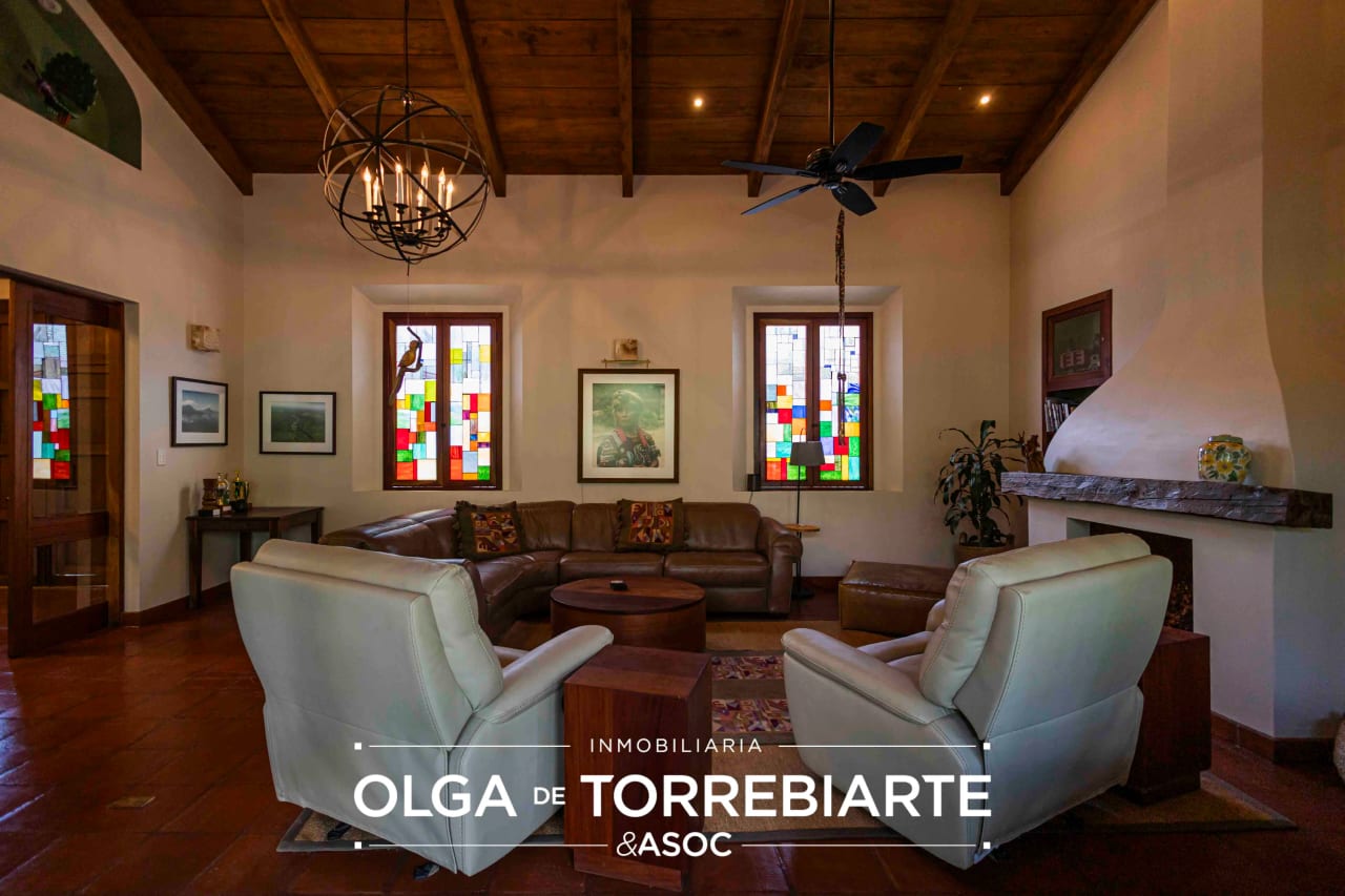Casa con piscina en Condominio Ermita de Santa Lucía — Casa en Venta en Antigua, Sacatepéquez — foto 2 de 17
