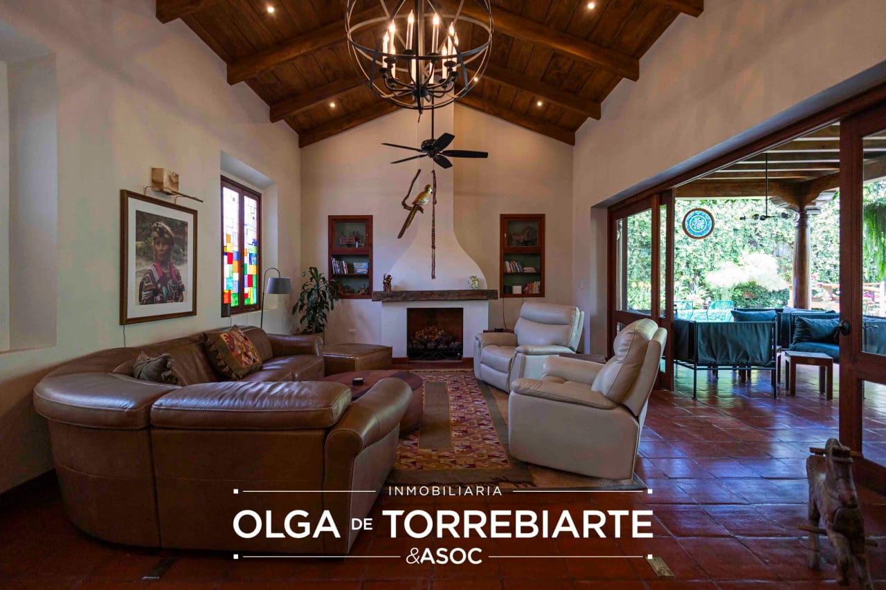 Casa con piscina en Condominio Ermita de Santa Lucía — Casa en Venta en Antigua, Sacatepéquez — foto 3 de 17