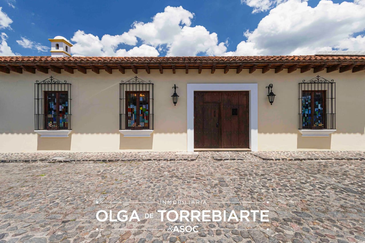 Casa con piscina en Condominio Ermita de Santa Lucía — Casa en Venta en Antigua, Sacatepéquez — foto 1 de 17