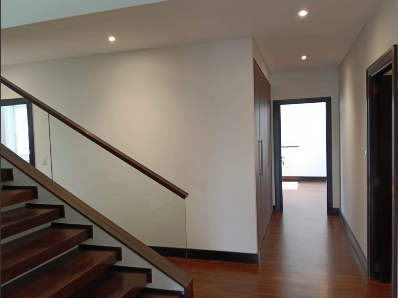 Se Alquila Apto. de Dos Niveles Edificio Quinta Avenida, Zona 14. — Apartamento en Venta en Quinta Avenida, Zona 14, Guatemala, Ciudad — foto 1 de 10